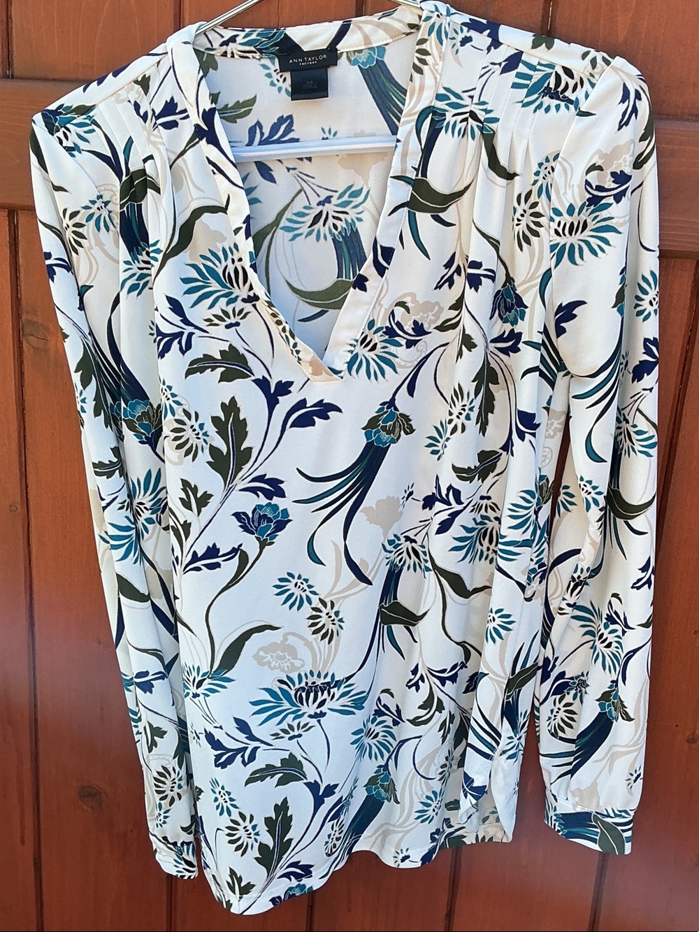 Ann Taylor White Floral V-Neck Long Sleeve Top